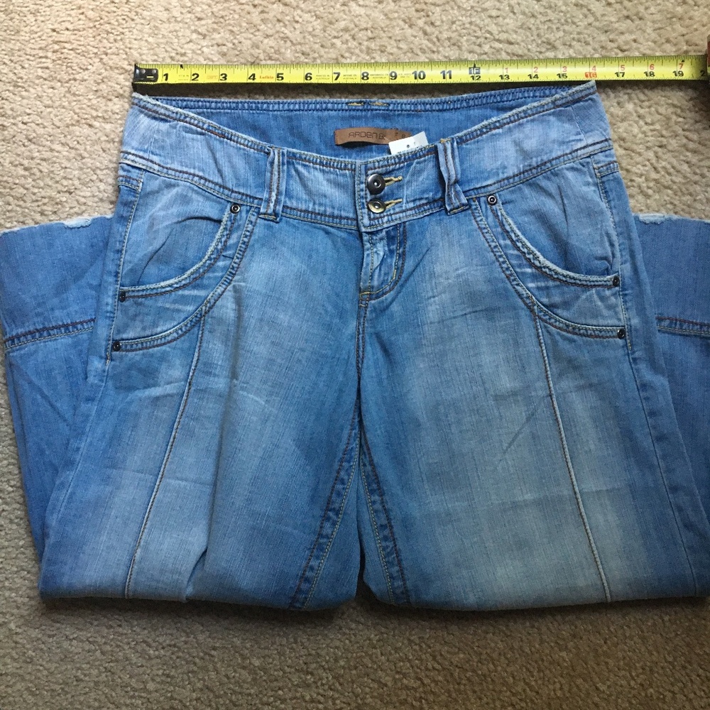 Arden B Distressed Cropped Jeans - Picture 9 of 9
